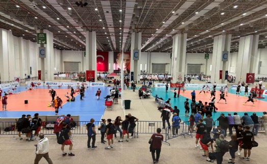 Festival Voleybol heyecanı Fuar İzmir'de sürüyor