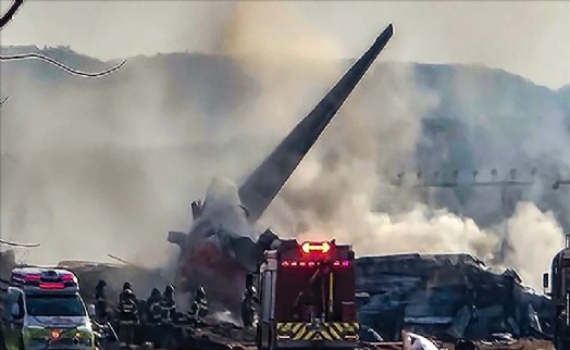 Hindistan'da yolcu uçağı düştü