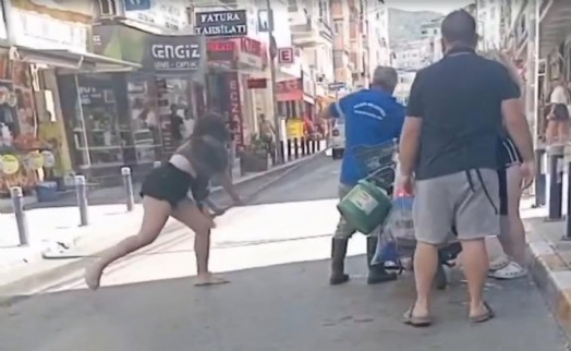 İki genç kadın belediye işçisini dövdü!