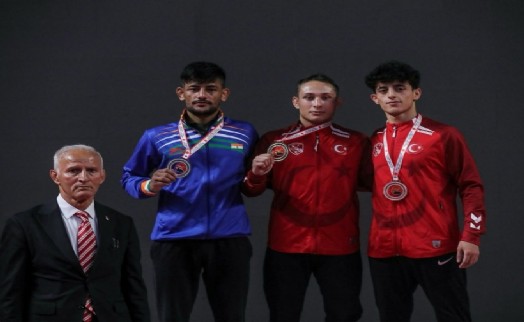 İzmir Büyükşehir Belediyesi güreşte de zirvede