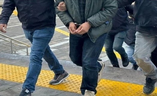 İzmir'de 'Sevenler' suç örgütüne baskın: Elebaşı dahil 9 örgüt üyesi yakalandı