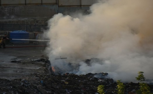 İzmir'de çöplük yangını!