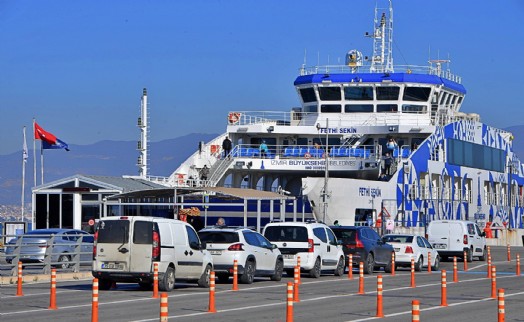 İzmir'de feribota yine zam geldi!