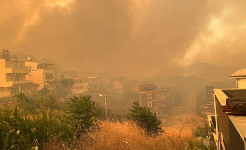 İzmir'deki orman yangını 2'nci gününde; Ürkmez Mahallesi de tahliye ediliyor