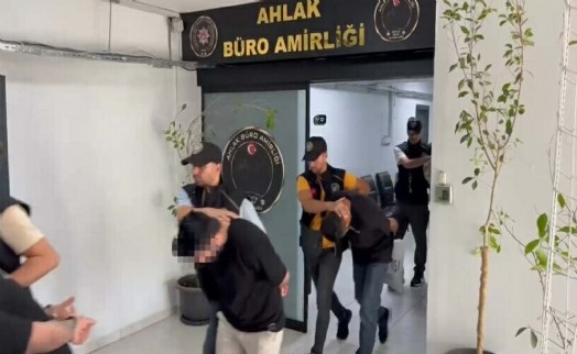 İzmir merkezli 7 ilde fuhuş operasyonu: 14 gözaltı