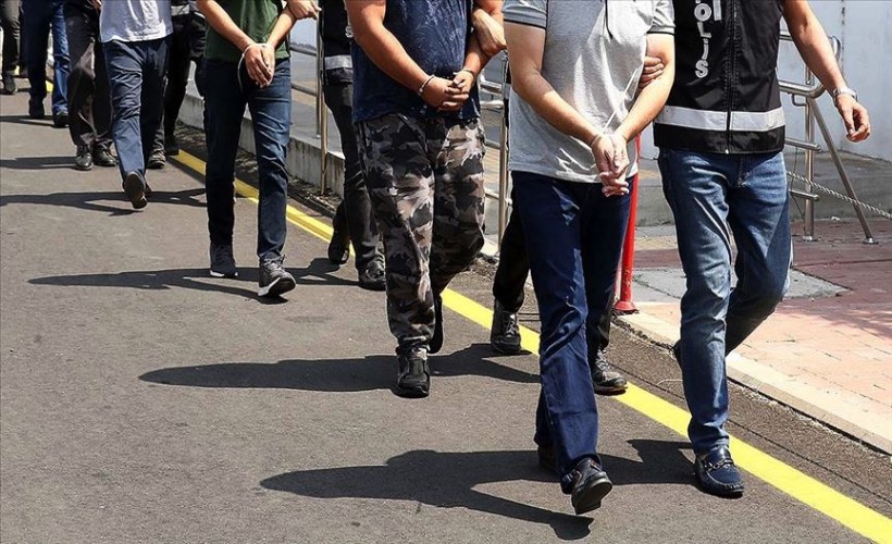 İzmir merkezli FETÖ operasyonunda 42 gözaltı