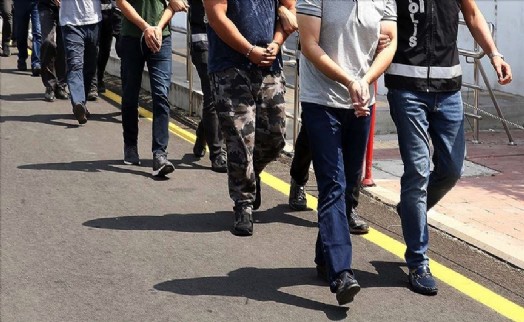İzmir merkezli FETÖ operasyonunda 42 gözaltı