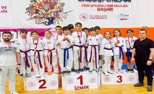 İzmir taekwondo müsabakalarında Aliağa'dan 20 madalya sevinci