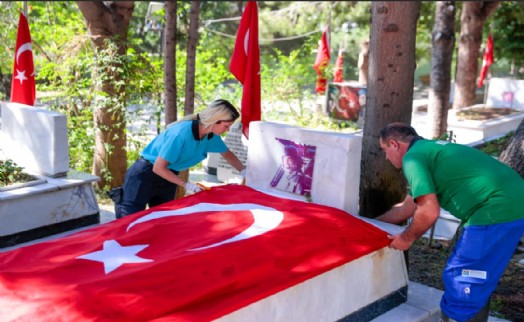 Kadifekale Şehitliği'nde saygı ve vefa mesaisi