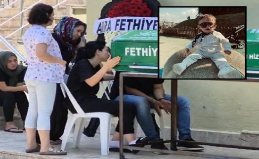 Kanyonda başına taş düşen 3 yaşındaki Yamaç toprağa verildi