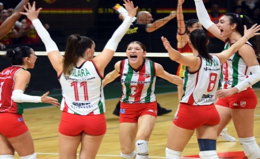 Karşıyaka voleybolda borçları kapattı