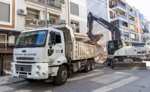Karşıyaka'da metruk ve riskli binalar tek tek yıkılıyor