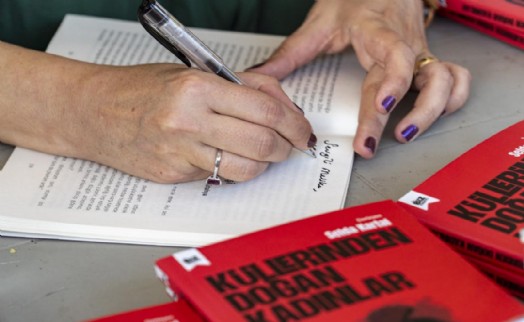 Karşıyaka'da söz kadın yazarlarda ‘Bizden Satırlar'