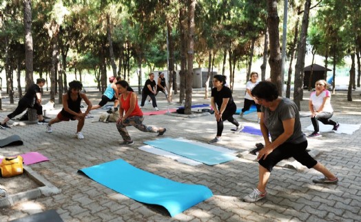 Karşıyaka'nın parklarında spor keyfi başladı