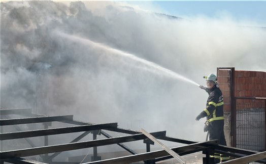 Kaynaktan çıkan kıvılcım samanlığı kül etti
