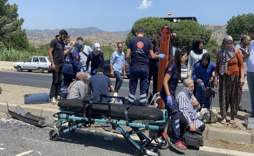 Kırmızı ışıkta ucuz atlatılan kaza: 1'i çocuk 4 yaralı