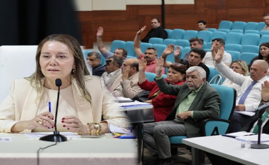 Konak Meclisi'nde Başkan Tugay'a destek açıklaması: Bu mücadelesinde onu yalnız bırakmıyoruz