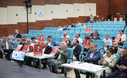 Konak Meclisi'nde ‘İmamoğlu'na Özgürlük' mesajı