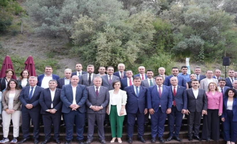 Kritik dava öncesi belediye başkanlarından Özel'e destek: Karanlığa teslim olmayacağız
