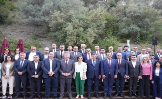 Kritik dava öncesi belediye başkanlarından Özel'e destek: Karanlığa teslim olmayacağız