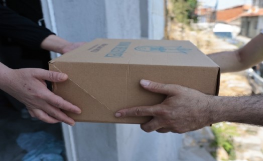 Kurban bağışları ihtiyaç sahiplerine ulaşıyor: Konak'ta kapı kapı dayanışma