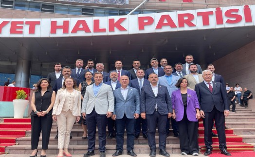 Kurultay davası ertelendi! Karara tepki yağdı: 'Reddedilmesi gerekiyor'