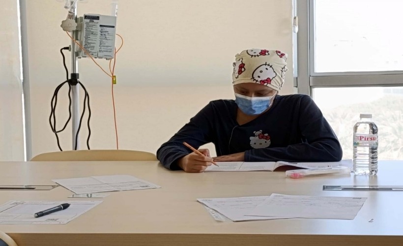 Lösemi tedavisi gören Hatice, LGS'ye hastanede girdi