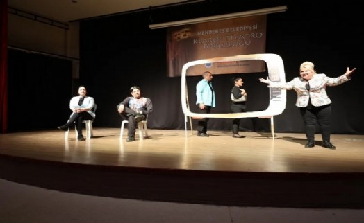 Menderes'te sahnenin tozunu büyükler alacak: Tiyatro kurslarına başvurular başlıyor