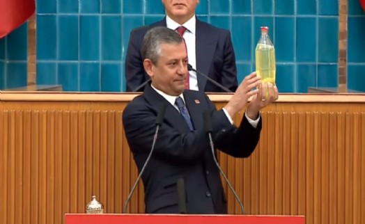 Özgür Özel'den dikkat çeken tepki: 'Al sana 50 TL'lik mazot'