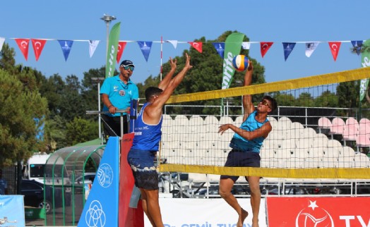 Plaj voleybolunun kalbi İzmir'de attı