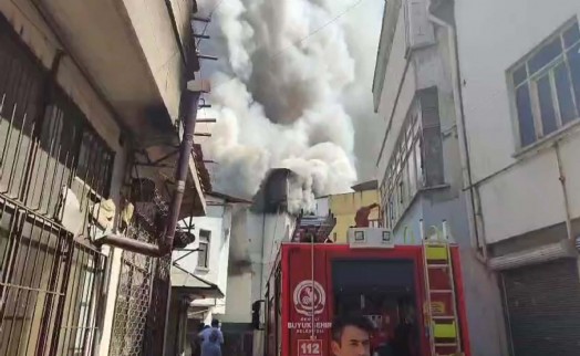 Tarihi Kaleiçi Çarşısı'nda yangın; 9 iş yeri kül oldu