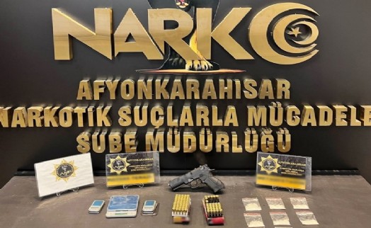 Uyuşturucu satıcısı kıskıvrak yakalandı