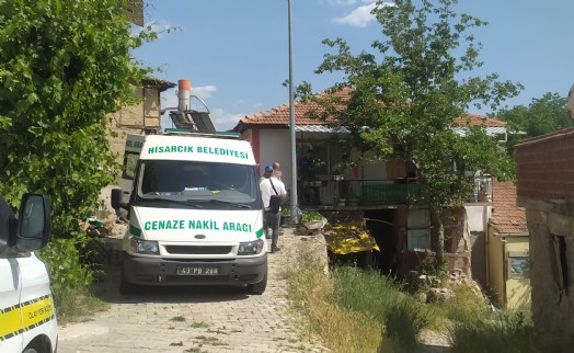 Yaşlı kadın evinde ölü bulundu