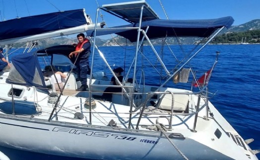 Yelkenli teknede 38 kaçak göçmen yakalandı