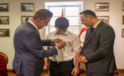 'Atatürkçü gençlik Türkiye'nin güvencesidir': ADD'de yeni üyelere rozet takıldı