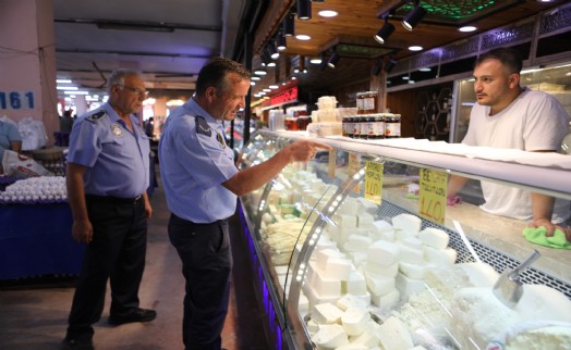 Bayraklı'da pazar yerlerine sıkı denetim