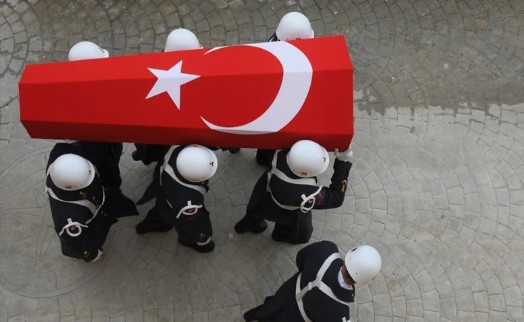 2 askerin şehit düşmesine tepki yağıyor: Bu sıcakta öldürene kadar talim yaptırmak ne demek ya!'