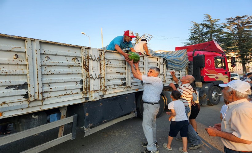 22 ton karpuz bir saatte tükendi!
