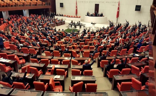 AK Parti ile DEM Parti arasında ipler gerildi