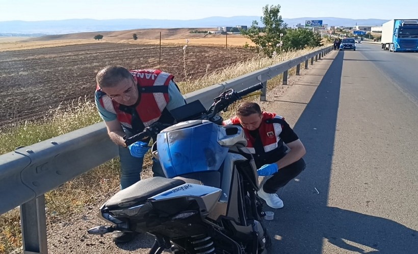 Afyon'da motosiklet otomobile çarptı: 1 ölü, 1 yaralı