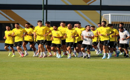 Aliağa FK sezonu açtı: Başkan Acar'dan ilk idmana ziyaret