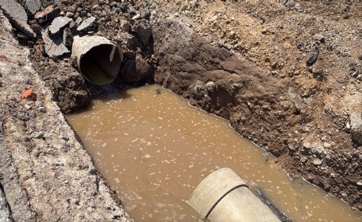 Ana su isale hattı patladı: Tonlarca su boşa aktı!