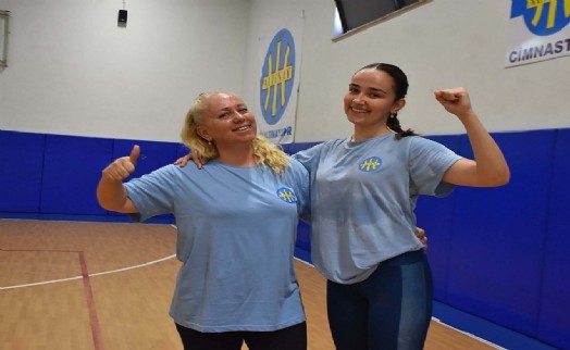 Anne-kız aynı sahada omuz omuza