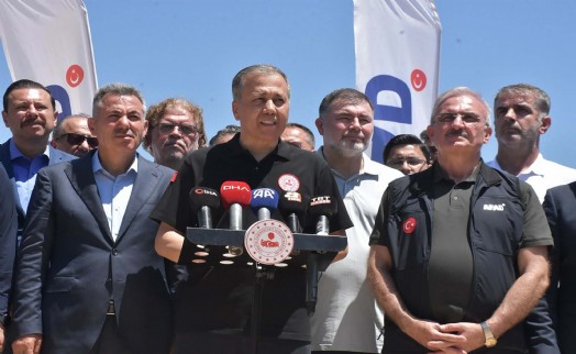 Bakan Yerlikaya yangınlardan sonra İzmir'e geldi: Büyük mücadele verildi