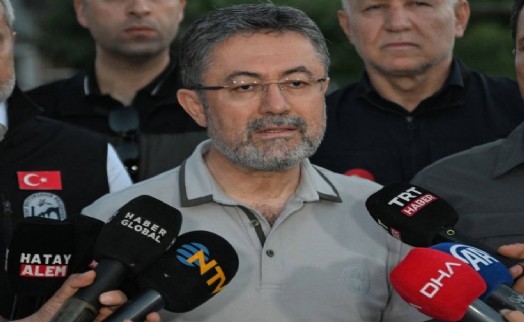 Bakan Yumaklı'dan beklenen haber: 'İzmir'deki yangınlar kontrol altında'