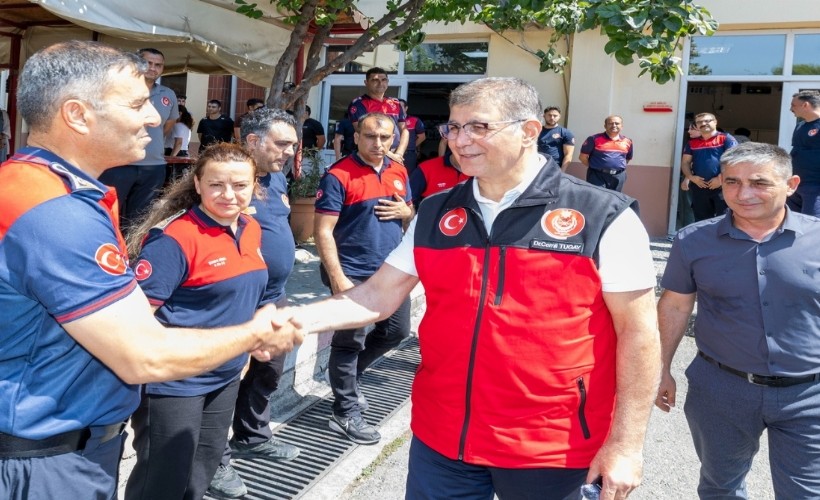 Başkan Tugay'dan ateş savaşçılarına ziyaret: İtfaiye memurlarına yangın riski primi müjdesi!