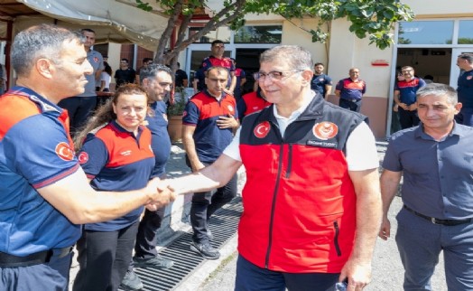Başkan Tugay'dan ateş savaşçılarına ziyaret: İtfaiye memurlarına yangın riski primi müjdesi!