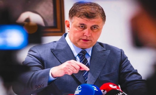 Başkan Tugay'dan eylem yapan işçilere çağrı: Bağırılacak yer sendikanın önü!