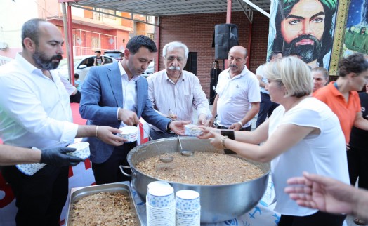 Bayraklı'da aşure bereketi