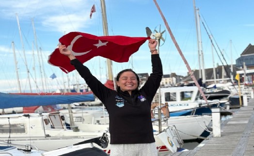 Bengisu Avcı Kuzey Kanalı'nı rekor kırarak geçti